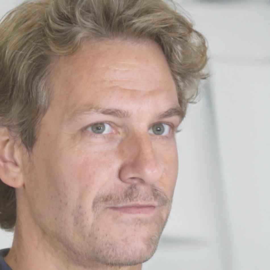 Portrait von Marcus Weber, Finanzanalyst